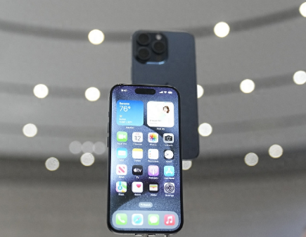 建平Apple维修站分享买iPhone15还是华为Mate60